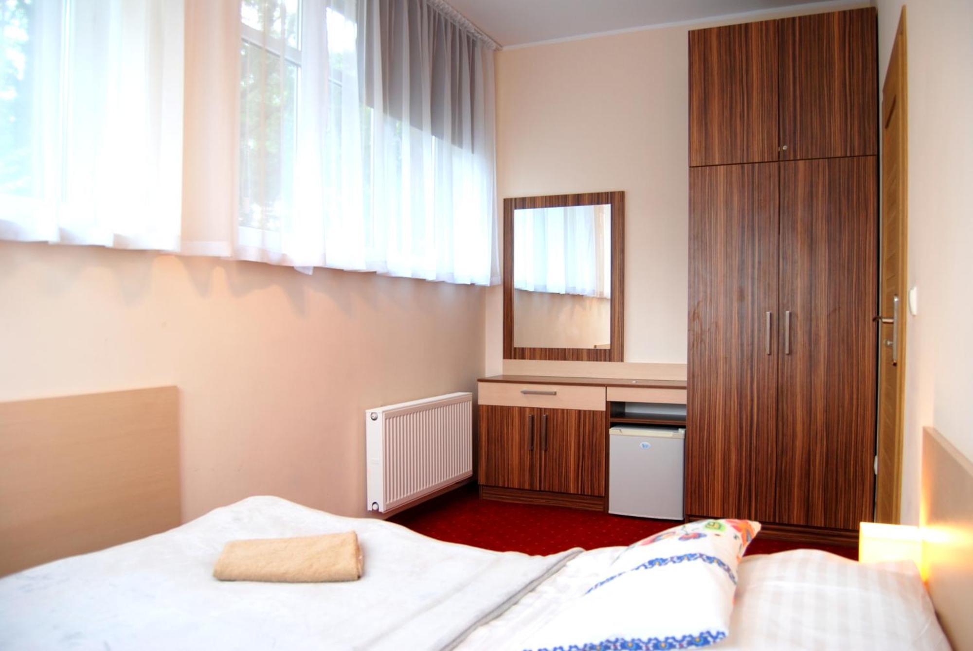 Willa Nimfa Apartamenty W Centrum シクラルスカ・ポレンバ エクステリア 写真